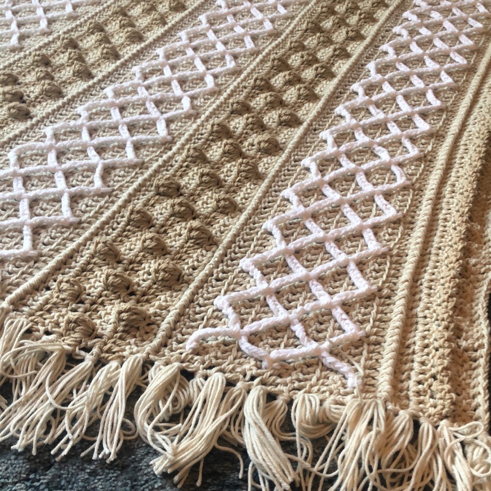 ☕️ Latte Fisherman Style Afghan Hand Crocheted in Earth Tones - Picture 2 of 3